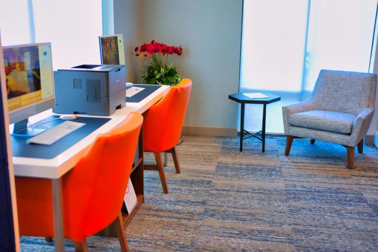 Holiday Inn Express Hotel & Suites Tampa-Oldsmar By Ihg Exterior foto
