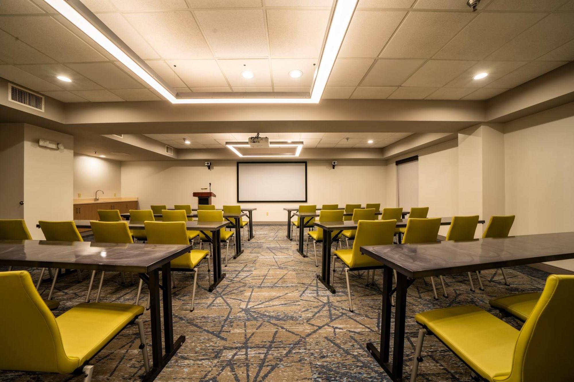 Holiday Inn Express Hotel & Suites Tampa-Oldsmar By Ihg Exterior foto