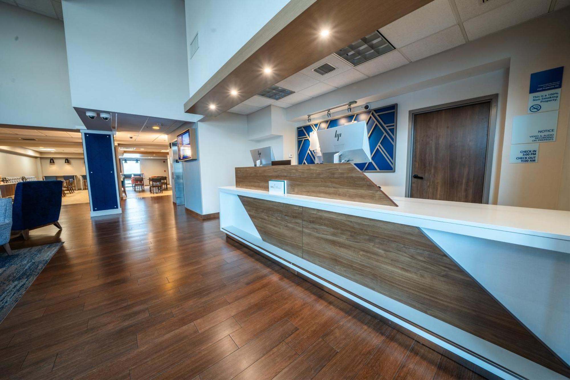 Holiday Inn Express Hotel & Suites Tampa-Oldsmar By Ihg Exterior foto